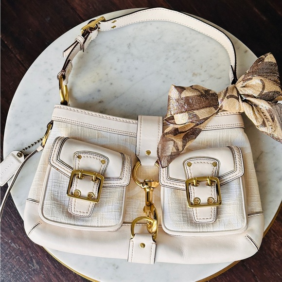 COACH | White Legacy Flap Shoulder Canvas & Leather Handbag / 7469 - Picture 4 of 10